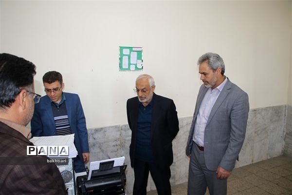 بازدید نماینده مردم کرمان و راور از حوزه امتحانات نهایی