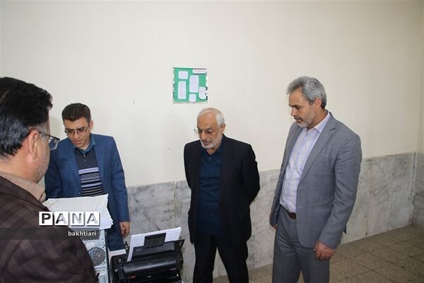 بازدید نماینده مردم کرمان و راور از حوزه امتحانات نهایی
