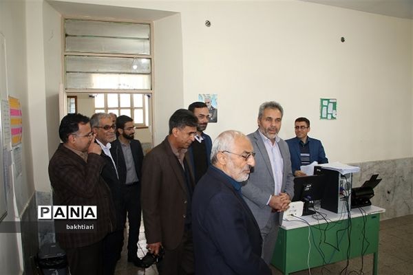 بازدید نماینده مردم کرمان و راور از حوزه امتحانات نهایی