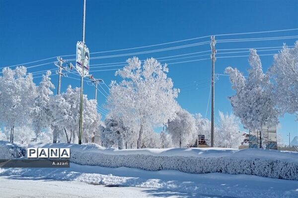 نقاشی زیبای طبیعت با بارش برف در شهرستان بن