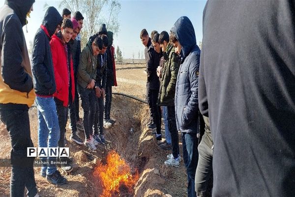 نخستین روز کاردوی آموزشی نمایشگاه مدرسه انقلاب در قم