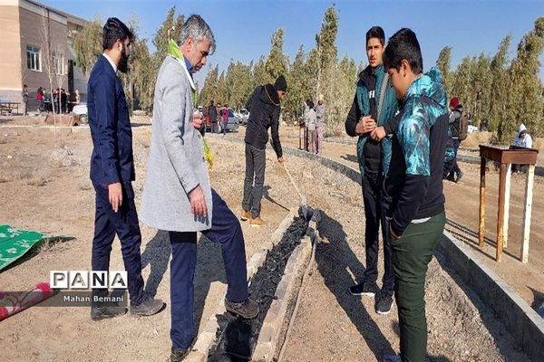 نخستین روز کاردوی آموزشی نمایشگاه مدرسه انقلاب در قم