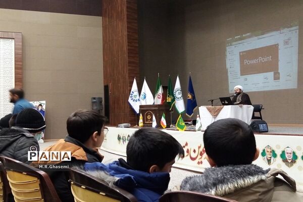 نخستین روز کاردوی آموزشی نمایشگاه مدرسه انقلاب در قم