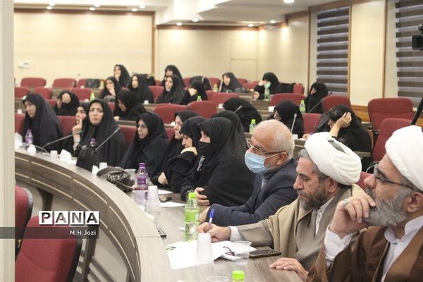 همایش موسسین مدارس غیردولتی استان قم