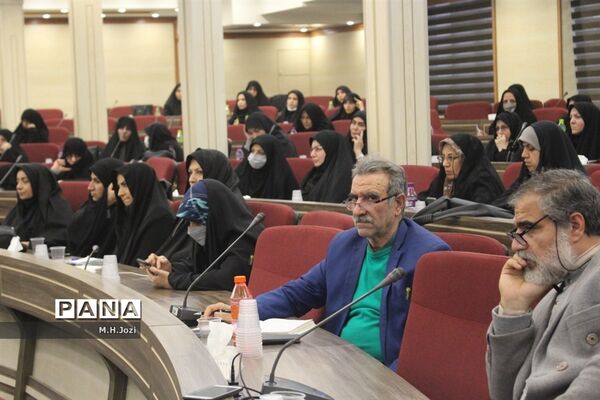 همایش موسسین مدارس غیردولتی استان قم