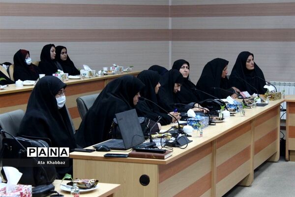جلسه توجیه یازدهمین دوره نمایشگاه‌های دانش‌آموزی مدرسه انقلاب