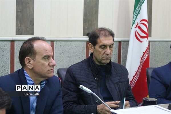 نشست معاونان، کارشناس مسئولان و کارشناسان آموزش متوسطه آموزش و پرورش استان