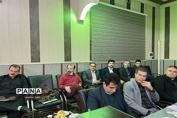 نشست معاونان، کارشناس مسئولان و کارشناسان آموزش متوسطه آموزش و پرورش استان
