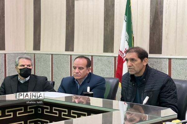 نشست معاونان، کارشناس مسئولان و کارشناسان آموزش متوسطه آموزش و پرورش استان