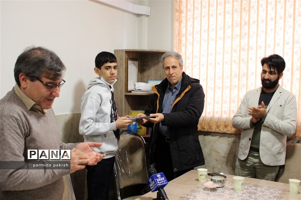 تجلیل از دانش‌‎آموز کرمانشاهی رتبه نخست استانی در پویش هیس طوری
