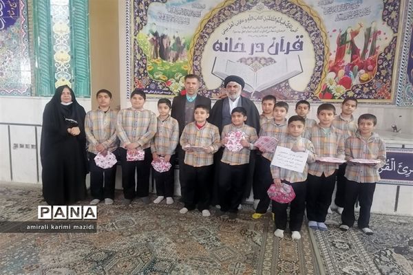 برگزاری اجلاسیه نماز ‌دبستان‌ پسرانه غنچه‌های ولایت ناحیه 3  شیراز