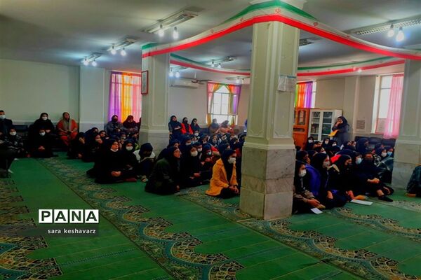 برگزاری جلسات گفتمان دینی در دبیرستان دخترانه سروش ناحیه 3 شیراز