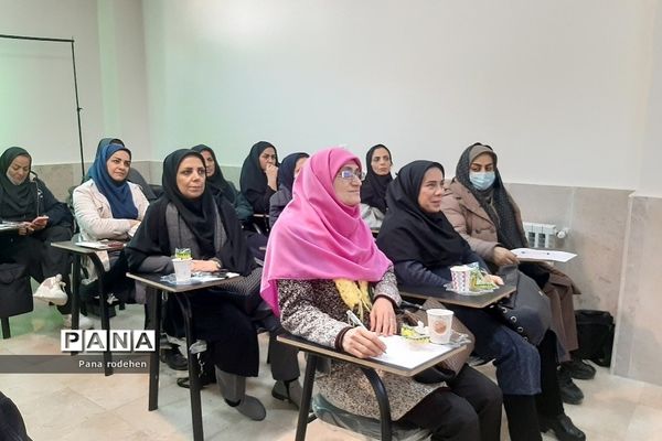 برگزاری کارگاه استانی ارتقا سواد زیست محیطی در آموزش و پرورش رودهن