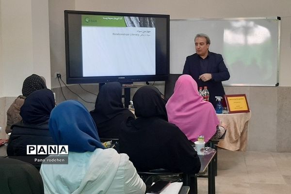 برگزاری کارگاه استانی ارتقا سواد زیست محیطی در آموزش و پرورش رودهن