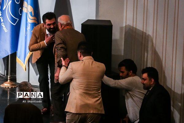 افتتاحیه چهل و یکمین جشنواره بین‌المللی تئاتر فجر