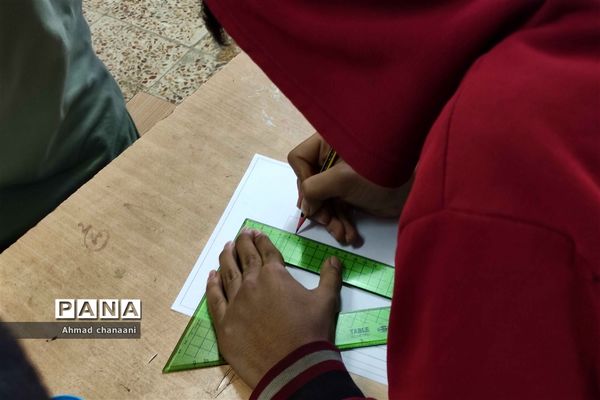 بازدید دانش‌آموزان پایه نهم از هنرستان های کاردانش