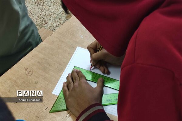 بازدید دانش‌آموزان پایه نهم از هنرستان های کاردانش