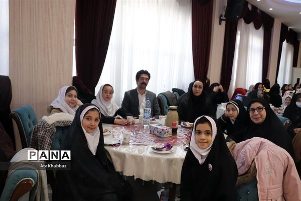 آیین اختتامیه جشنواره عهد دانش‌آموزان دبستانی با حاج قاسم در تبریز