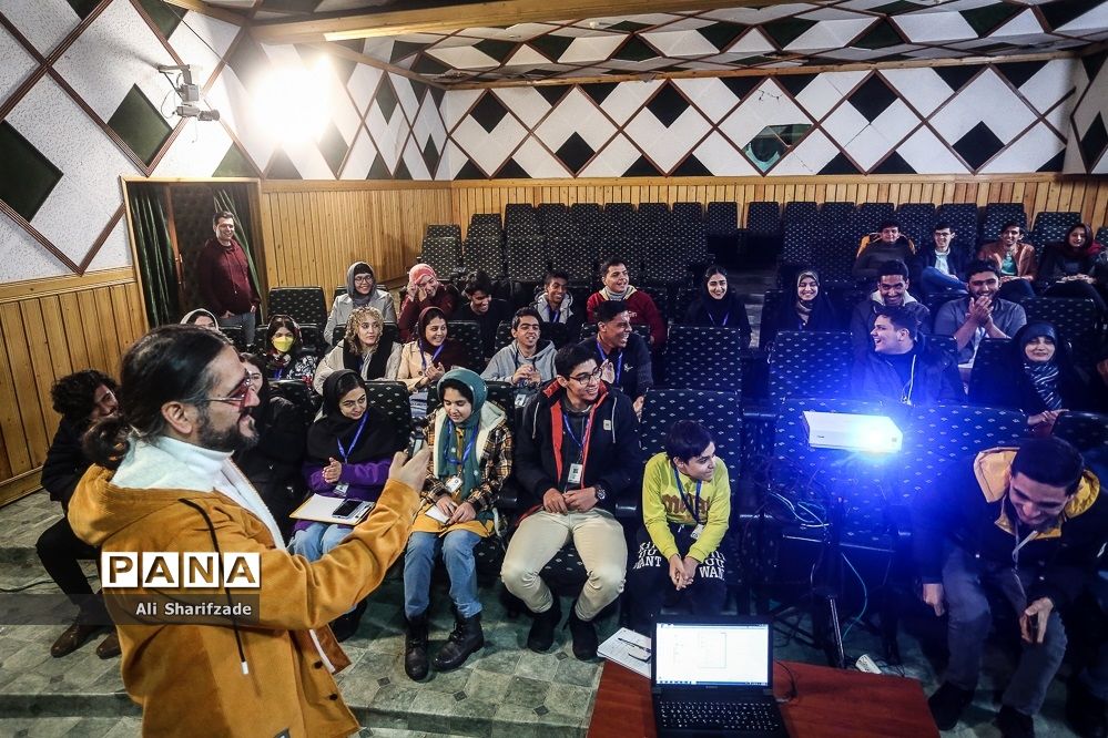 تیم ملی سینما با بازیکنان نوجوان فیلمساز