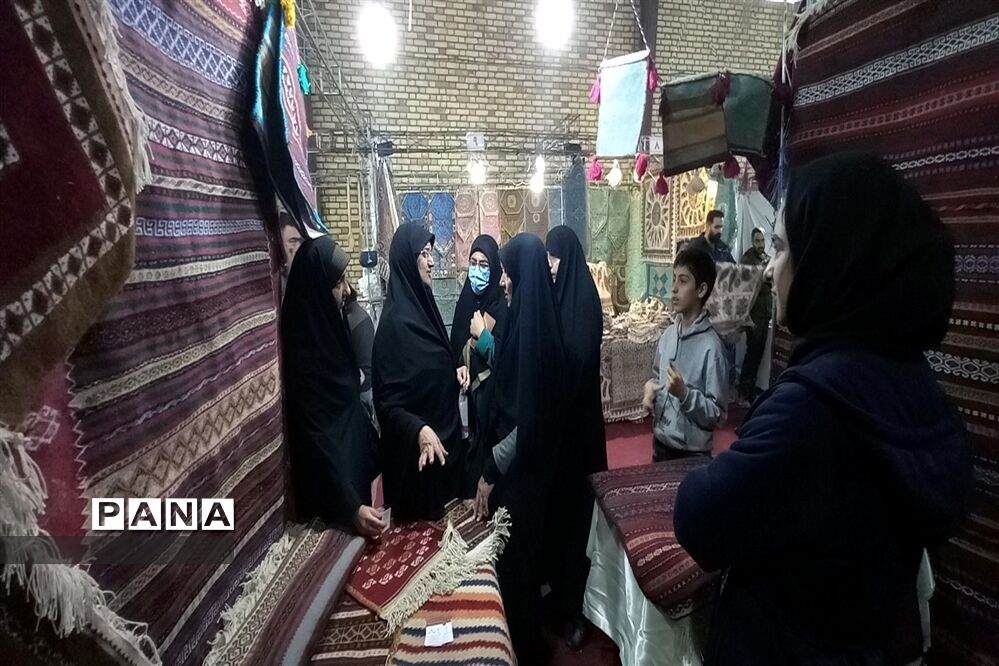 ‌‌نمایشگاه صنایع‌دستی، سوغات و هدایا در شهرستان قاین