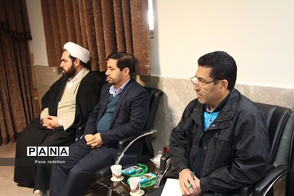 برگزاری جلسه شورای فرهنگی رودهن در دفتر امام‌جمعه