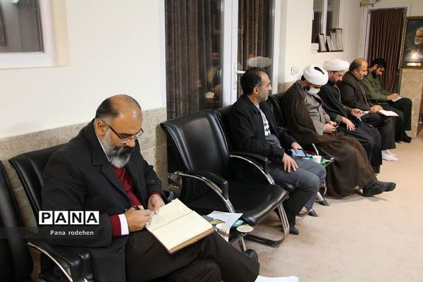 برگزاری جلسه شورای فرهنگی رودهن در دفتر امام‌جمعه