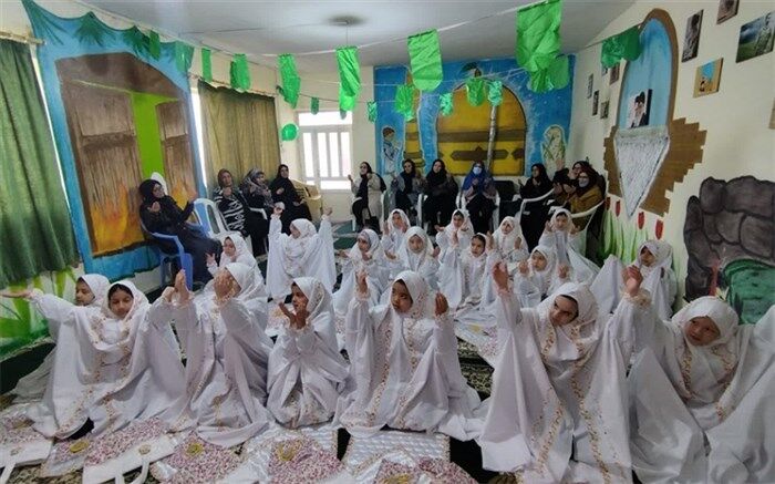 جشن تکلیف در مدارس‌ در راستای تربیت دینی دانش‌آموزان برگزار می‌شود