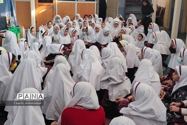 برگزاری مراسم سفره صلوات همزمان با آغاز ماه رجب در دبستان حضرت زهرا(س) یک رودهن