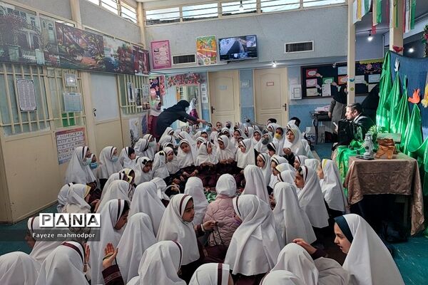 برگزاری مراسم سفره صلوات همزمان با آغاز ماه رجب در دبستان حضرت زهرا(س) یک رودهن