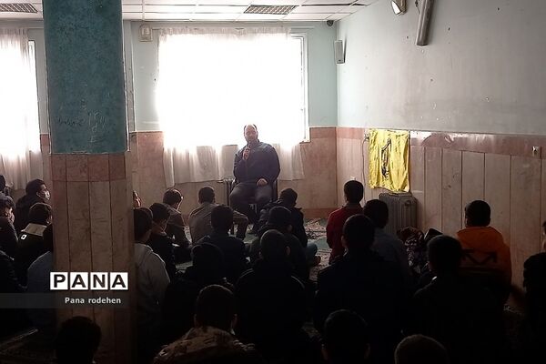 برگزاری جشن ماه رجب و میلاد امام‌ محمد باقر(ع) در دبیرستان ۱۳ آبان رودهن