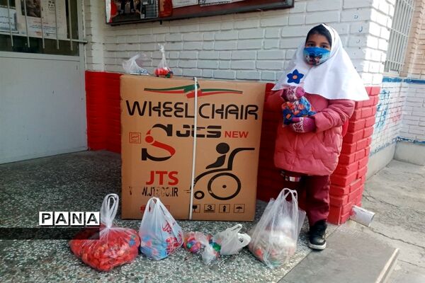 خرید یک ویلچر هدیه با جمع‌آوری درب بطری‌های پلاستیکی