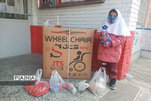 خرید یک ویلچر هدیه با جمع‌آوری درب بطری‌های پلاستیکی