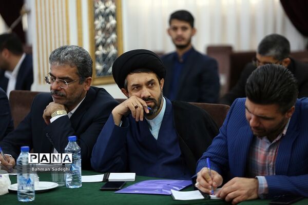 نشست هم‌اندیشی‌ معاونان پرورشی و فرهنگی، روسای ادارات قرآن، عترت و نماز و مدیران سازمان دانش‌آموزی