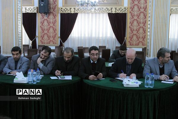 نشست هم‌اندیشی‌ معاونان پرورشی و فرهنگی، روسای ادارات قرآن، عترت و نماز و مدیران سازمان دانش‌آموزی