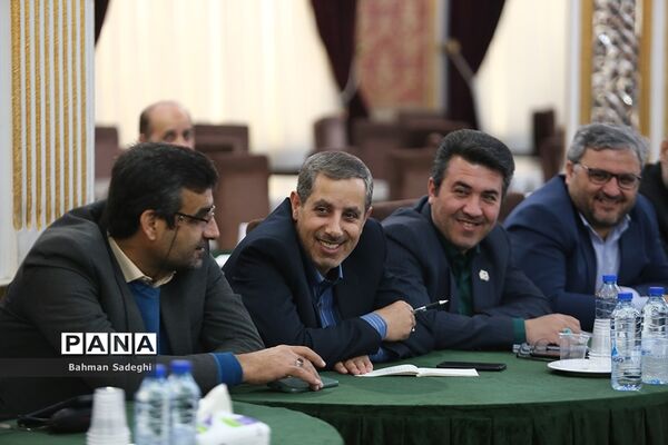 نشست هم‌اندیشی‌ معاونان پرورشی و فرهنگی، روسای ادارات قرآن، عترت و نماز و مدیران سازمان دانش‌آموزی