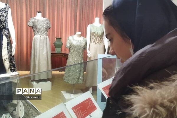 اردوی دانش‌آموزان دبیرستان دخترانه  سما رودهن در کاخ موزه سعدآباد