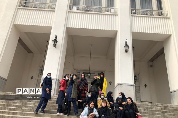 اردوی دانش‌آموزان دبیرستان دخترانه  سما رودهن در کاخ موزه سعدآباد