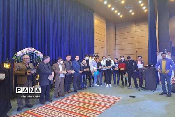 مراسم تجلیل از دانش‌آموزان برتر فرهنگی و هنری در ناحیه ۴ شیراز