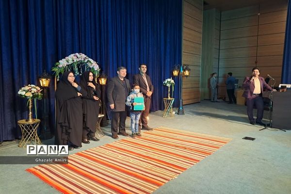 مراسم تجلیل از دانش‌آموزان برتر فرهنگی و هنری در ناحیه ۴ شیراز