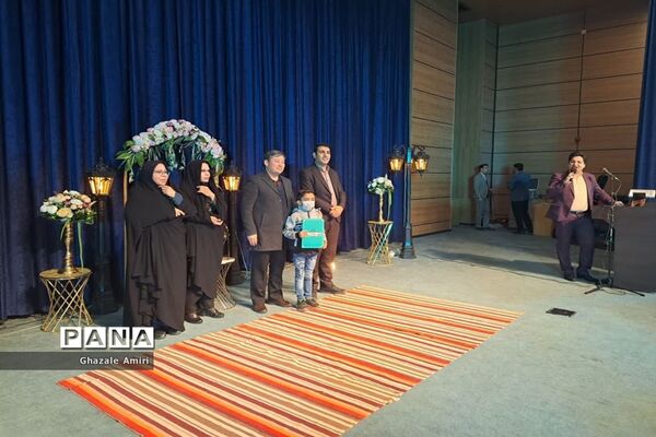 مراسم تجلیل از دانش‌آموزان برتر فرهنگی و هنری در ناحیه ۴ شیراز
