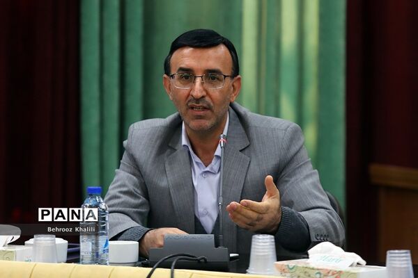 نشست هم‌اندیشی‌ معاونان پرورشی و فرهنگی، روسای ادارات قرآن، عترت و نماز و مدیران سازمان دانش‌آموزی-2