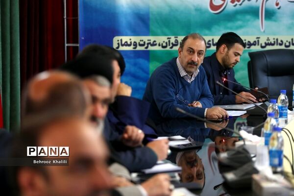 نشست هم‌اندیشی‌ معاونان پرورشی و فرهنگی، روسای ادارات قرآن، عترت و نماز و مدیران سازمان دانش‌آموزی-2