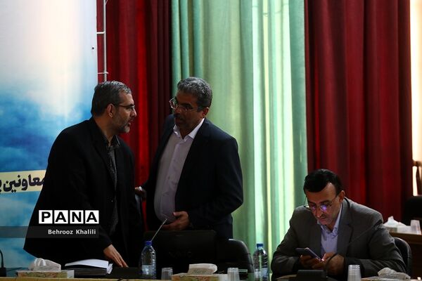 نشست هم‌اندیشی‌ معاونان پرورشی و فرهنگی، روسای ادارات قرآن، عترت و نماز و مدیران سازمان دانش‌آموزی-2