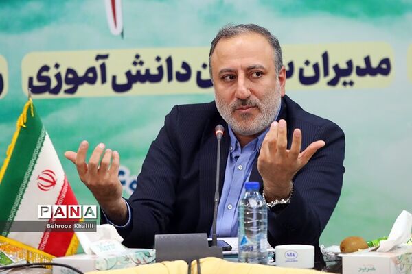 نشست هم‌اندیشی‌ معاونان پرورشی و فرهنگی، روسای ادارات قرآن، عترت و نماز و مدیران سازمان دانش‌آموزی-2