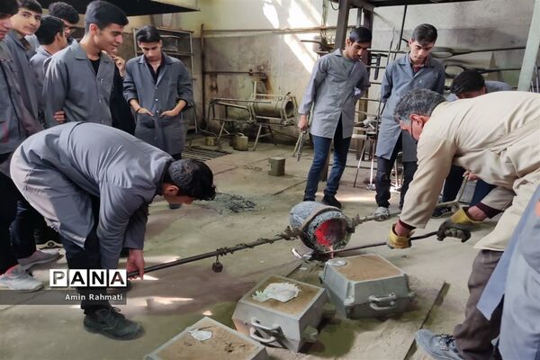 بازدید مدیران هنرستان‌ها از هنرستان ماندگار و نمونه دولتی طالقانی
