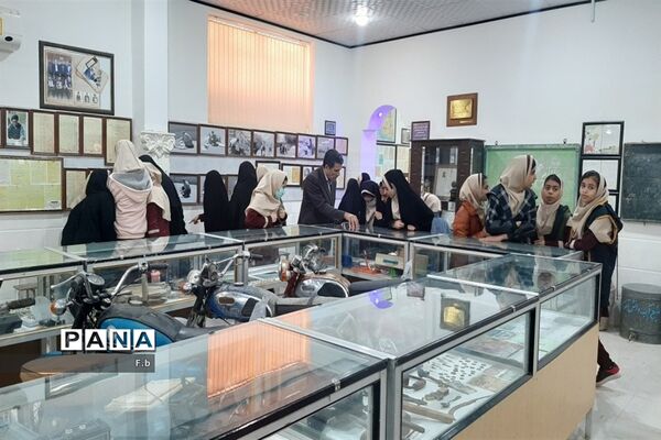 بازدید علمی دانش‌آموزان آموزشگاه شهید اکرمی از موزه فرهنگ و هنر بافق