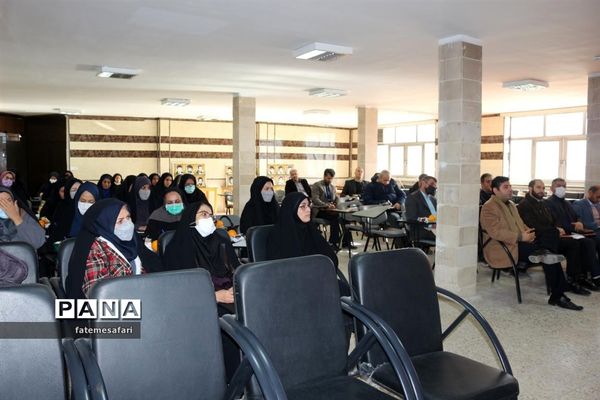 برگزاری جلسه توجیهی و توان افزایی مدیران مدارس شهرستان فیروزکوه