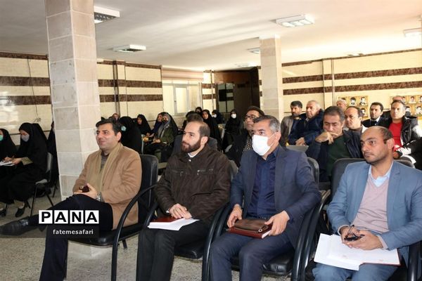 برگزاری جلسه توجیهی و توان افزایی مدیران مدارس شهرستان فیروزکوه