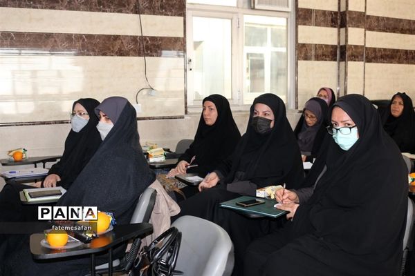 برگزاری جلسه توجیهی و توان افزایی مدیران مدارس شهرستان فیروزکوه
