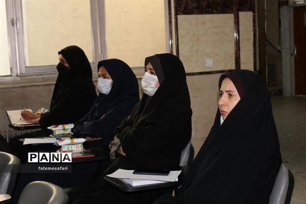 برگزاری جلسه توجیهی و توان افزایی مدیران مدارس شهرستان فیروزکوه
